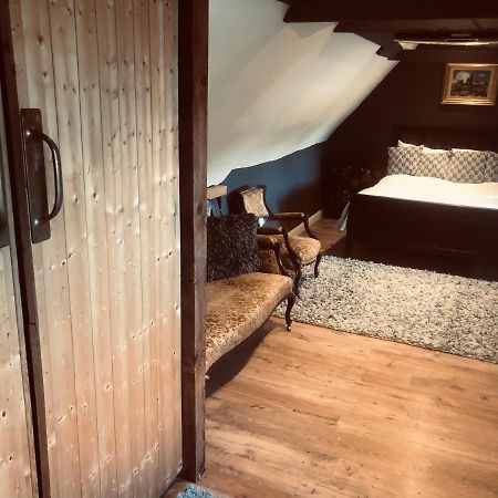 Tudor House - Double Room - Shared Bathroom Goff's Oak Eksteriør billede