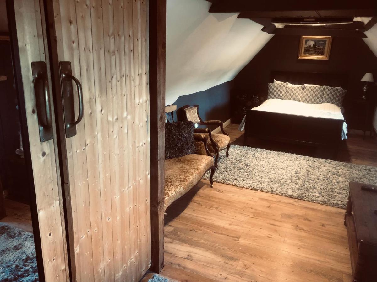 Tudor House - Double Room - Shared Bathroom Goff's Oak Eksteriør billede
