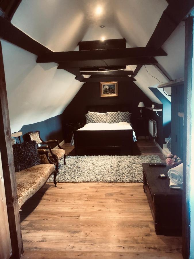 Tudor House - Double Room - Shared Bathroom Goff's Oak Eksteriør billede